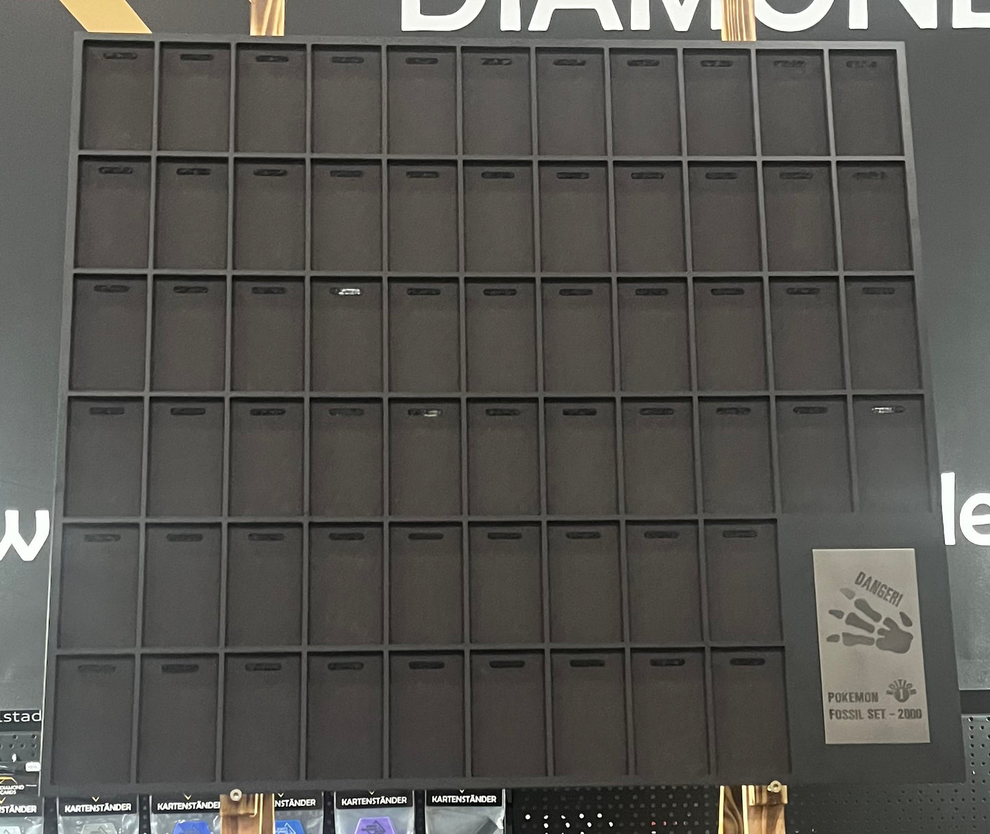 PSA Wandhalterung Fossil Set für alle 62 Karten Schwarz