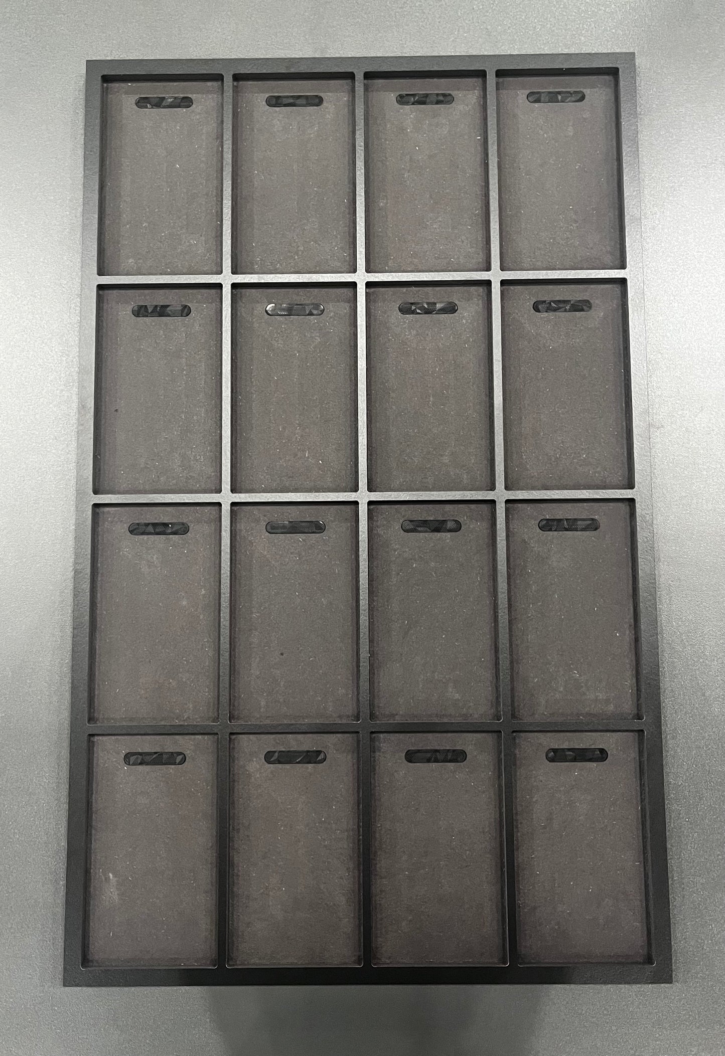 PSA Wandhalterung 16er (4x4) Layout Schwarz